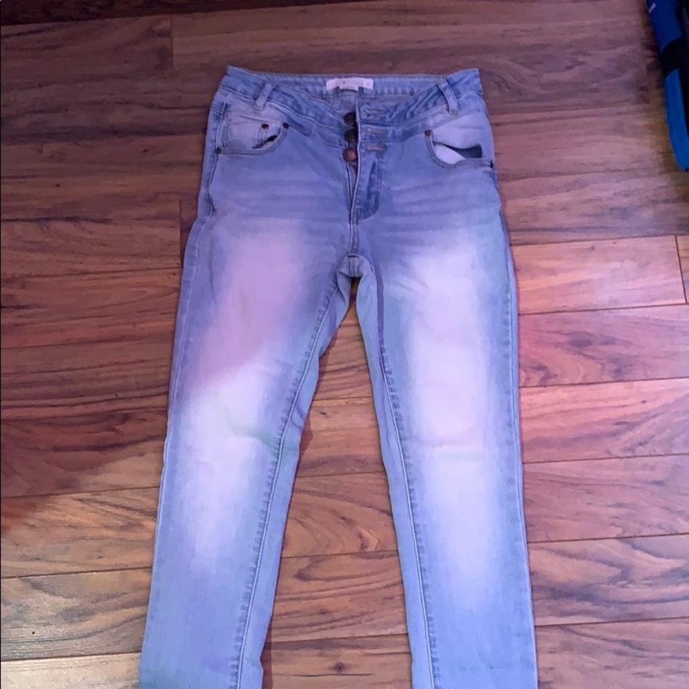 Light wash skinny blue jeans